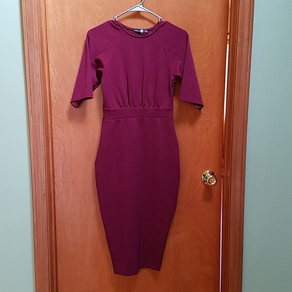 Fitted burgundy dress